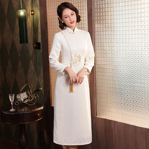 XGT-Q2411古典绣花改良毛呢混纺中长款旗袍 商品图0