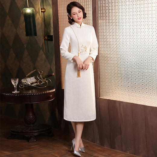 XGT-Q2411古典绣花改良毛呢混纺中长款旗袍 商品图2