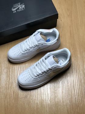 真标半码 耐克Nike AIR FORCE 1'07 空军一号 “蓝雾霾”低帮休闲板鞋 柔软、弹性十足