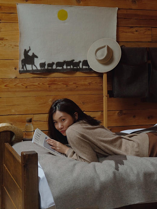 V-neck cashmere sweater 商品图6