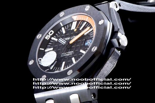 W0022N2950。爱彼15707。碳纤维+钛合金！实测高强度防水200米！进口9015改正品3120机！原装潜水硅胶表带！足够乱真 商品图7