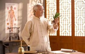  你亲眼见过的厉害中医是什么样？我们都应努力成为自己的神医 