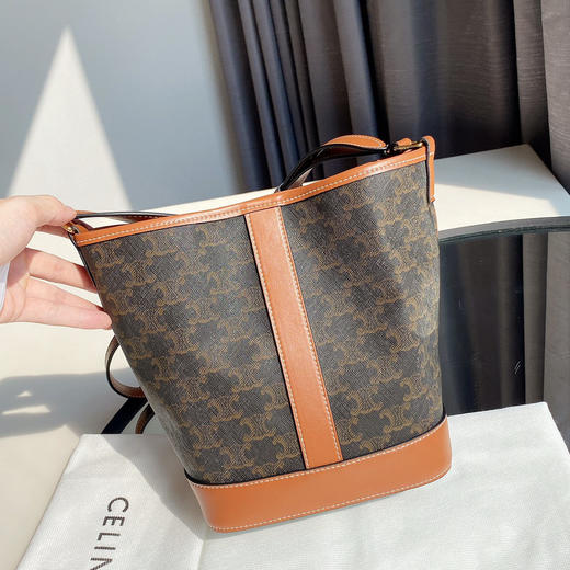 celine赛琳凯旋门老花系列水桶包国外进口专用面料渠道代工出品