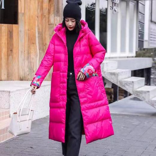 上海旗袍厂XJ-1911中国风冬季新款宽松大码百搭刺绣连帽羽绒服女长款过膝保暖外套 商品图1