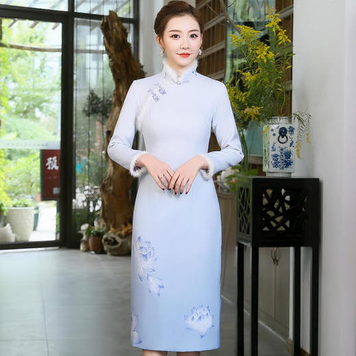 XGT9504中长款夹棉改良中国风水貂毛领保暖长袖旗袍裙 商品图0