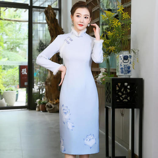 XGT9504中长款夹棉改良中国风水貂毛领保暖长袖旗袍裙 商品图2