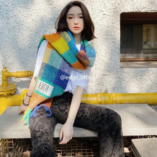 现货  Edgii秋冬新款拼色格子少女棉花糖澳洲羊毛围巾披肩柔软（正常地区包邮） 商品图1
