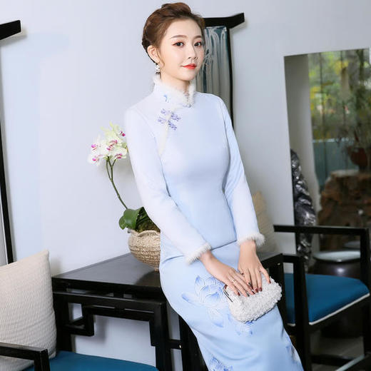 XGT9504中长款夹棉改良中国风水貂毛领保暖长袖旗袍裙 商品图1