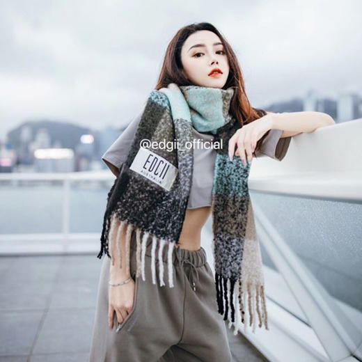 现货  Edgii秋冬新款拼色格子少女棉花糖澳洲羊毛围巾披肩柔软（正常地区包邮） 商品图2