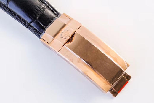 N劳li士黄金迪通拿V8最终版本m116518ln-0041，单独真正4130机芯，精钢镀厚金，黄金表壳。表壳厚度和zp一致，全部计时功能100% 实现， 使用了订制版KIF避震器。 商品图4