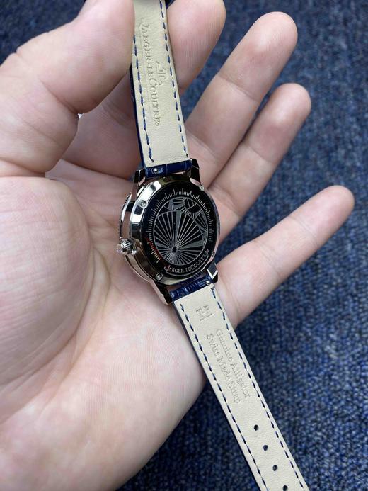 亲民版 积家 Dazzling Rendez-Vous Night & Day 约会系列月相显示珠宝腕表。本款腕表的每一个设计细节均彰显奢华大气与精准考究 商品图6