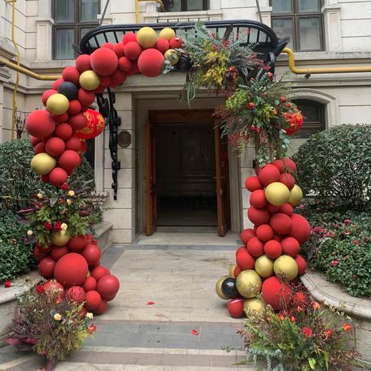 《欢天喜地》红色系鲜花气球拱门布置 商品图0