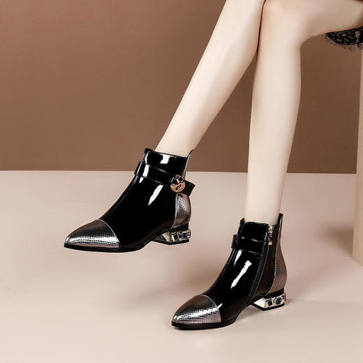 OLD-9597新款时尚气质百搭英伦风漆皮尖头低跟粗跟短靴 商品图2