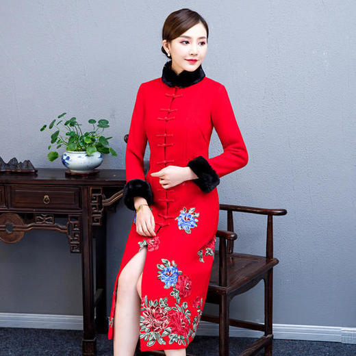 BJ-180235中国风羊毛呢加绒刺绣旗袍外套 商品图2