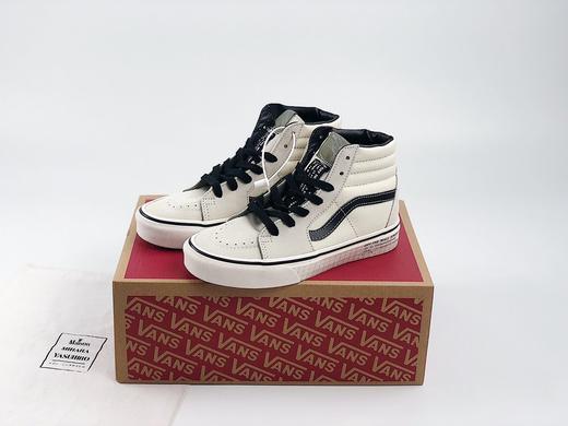 万斯SK8-HI字母包边印花白色高帮男女板鞋，采用高级网格丝绸布料，搭配银色网格黑色涂鸦极具百搭 商品图0