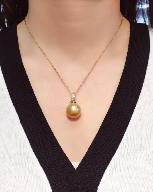 【天然南洋珍珠吊坠】18k金钻石祖母绿镶嵌,珠子正圆浓金强光微微瑕