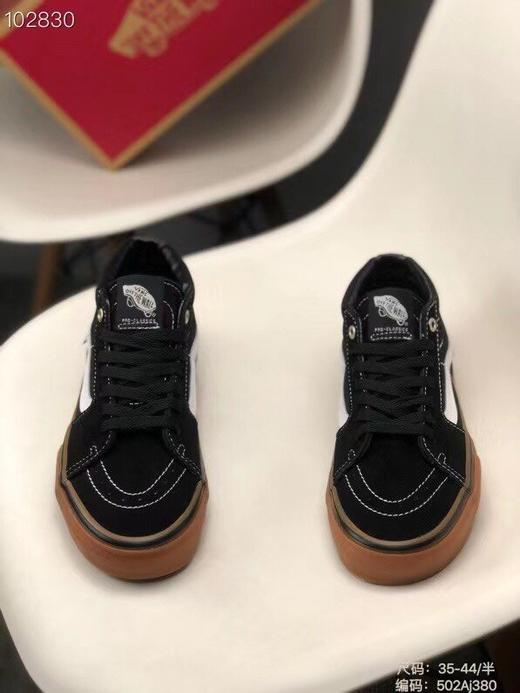 Vans SK8-Mid Black/White 黑生胶色 职业滑板鞋 中帮男女鞋情侣款 釆用环保胶料+帆布+麂皮材质纯手工制作 商品图1