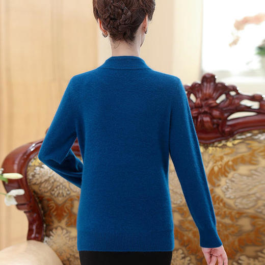 QY-JING292秋冬新款时尚V领烫钻妈妈装貂绒打底衫 商品图2