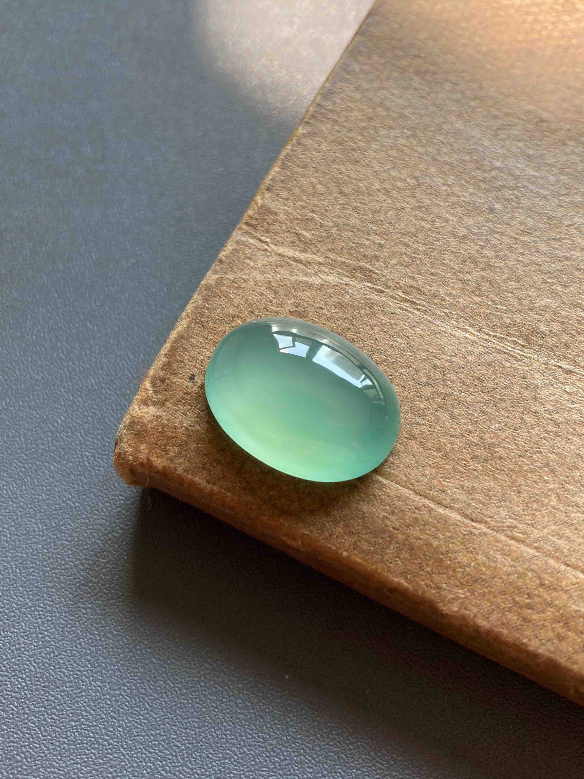 高冰种晴水绿翡翠大蛋面