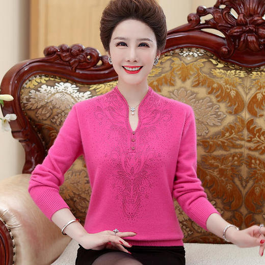 QY-JING292秋冬新款时尚V领烫钻妈妈装貂绒打底衫 商品图1