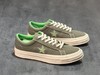 Converse One Star Sunbaked 在标志性的星星图案周围增加了磨边的细节 配上水洗帆布鞋面 整体传达出来的褪色效果做旧感 商品缩略图2