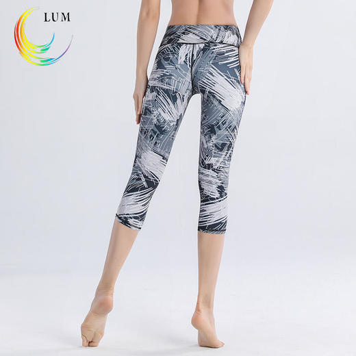 LUM79211露檬瑜伽新款印花瑜伽七分裤 商品图3