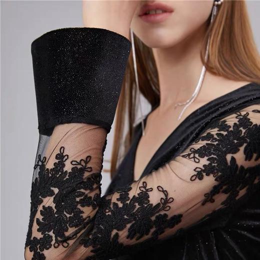 黑色进口蕾丝拼接高腰满天星丝绒针织连衣裙 商品图4