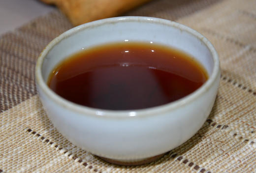 【老茶开仓专享】澜沧古茶2014年茶妈妈孔雀紫芽茶（三年陈醇）普洱茶熟茶迷你小茶饼66g/瓶 商品图3