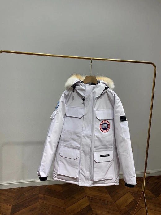 加拿情侣大鹅羽绒服