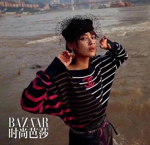 点此购买 香奈儿女款条纹撞色羊毛针织衫 十一162644 商品图4