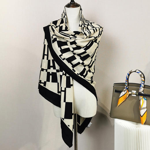 羊绒大方巾 30%真丝70%羊绒 140*140超大方巾 商品图7