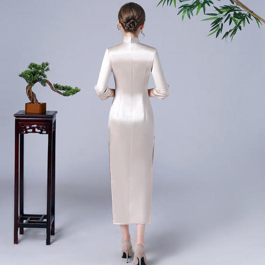 JQ-XZ20-109手推绣七分袖长旗袍立领中式亚沙旗袍 商品图3