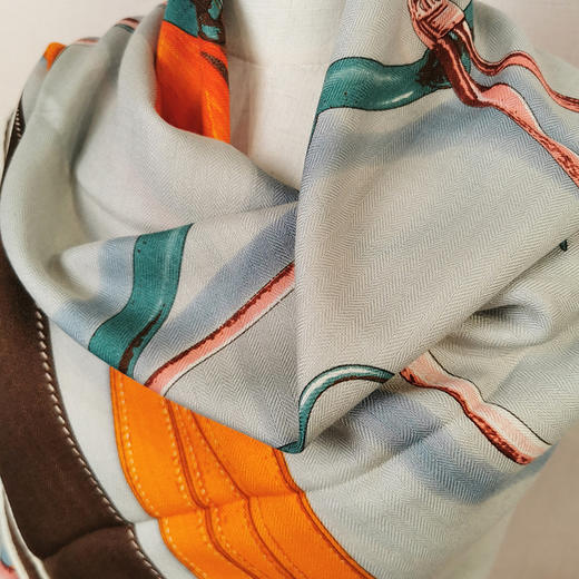 羊绒大方巾 30%真丝70%羊绒 140*140超大方巾 商品图3