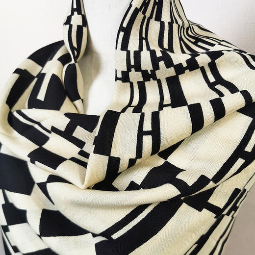 羊绒大方巾 30%真丝70%羊绒 140*140超大方巾 商品图9