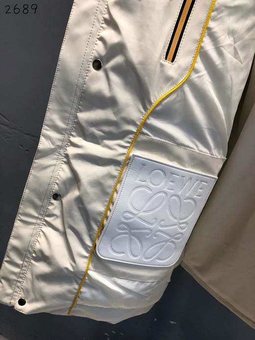 点此购买 罗意威男女款雪山迷彩连帽羽绒服 唯162837 商品图6