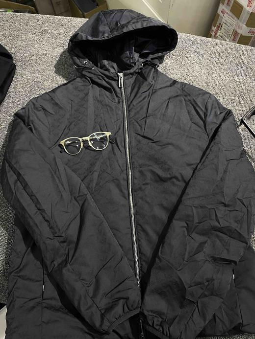 Emporio Armani新款暗花logo轻薄款夹克棉服 旗舰店4200元在售 商品图3