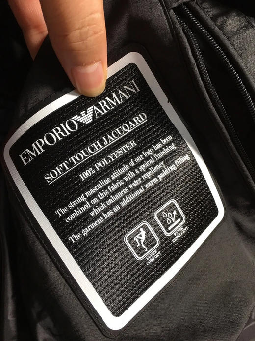 Emporio Armani新款暗花logo轻薄款夹克棉服 旗舰店4200元在售 商品图6