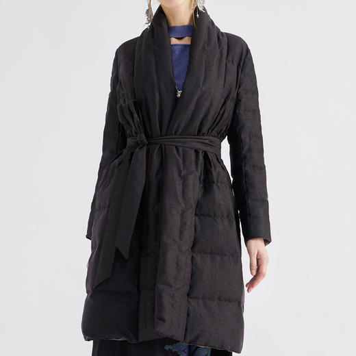 TANGY Collection 天意精品 暮禅系列 哑光肌理感 鹅绒香云纱  莨绸羽绒服 L204029 商品图3