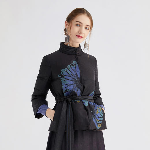 ANGY Collection 天意精品 暮禅系列 中式立领印花设计  鹅绒香云纱  莨绸羽绒服  L204031 商品图3