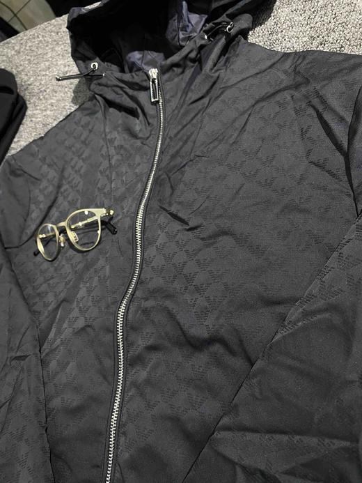 Emporio Armani新款暗花logo轻薄款夹克棉服 旗舰店4200元在售 商品图4