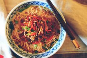 用这碗面迎接冬天的到来吧！ 