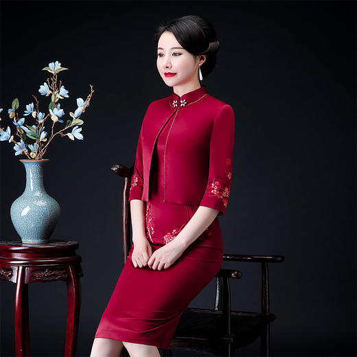 QQ-9780秋冬新两件套旗袍梅花刺绣女装套装喜宴中式礼服 商品图1