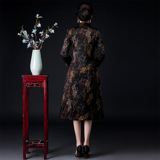 QQ-9803冬季新款妈妈时装祺袍日常改良夹棉长袖旗袍桑蚕丝开襟加厚外套 商品图2