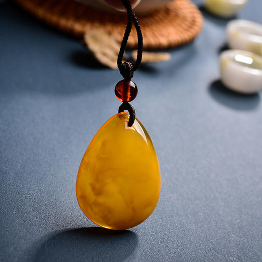 色如蜜光如蜡外有脂光内有宝光的鸡油黄蜜蜡手串和吊坠 商品图7