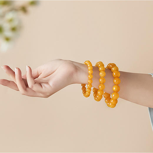 色如蜜光如蜡外有脂光内有宝光的鸡油黄蜜蜡手串和吊坠 商品图8