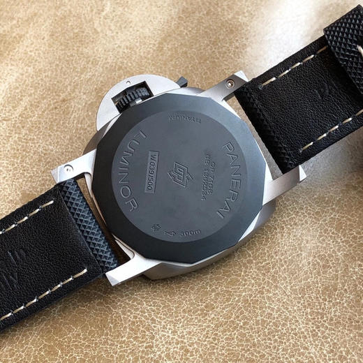 VS新品沛纳海Luminor Marina 44MM “烟灰”1662 喷砂钛壳工业感十足护侨把 圈口 把头深色碳纤维 色调层次高级上档次，与1661 相似却比1661 更闷骚，实表比图片好看。 商品图7