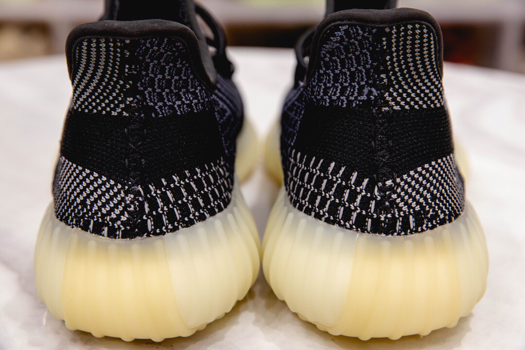 【新配色椰子】 ad yeezy 350v2 "carbon"黑芝麻 天猫正品 各个细节