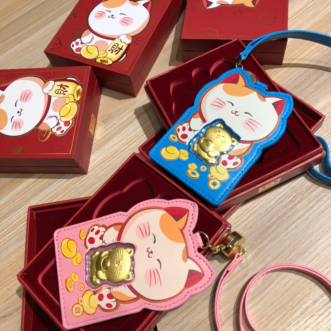 周大福日本限定999足金招财猫御守粉色开运转运卡包卡夹包包挂饰