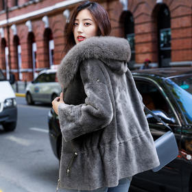 YFN-FP18301皮毛一体皮草外套女短款连帽2020新款大码真皮羊剪绒显瘦大衣