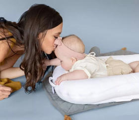 哄宝宝睡觉，就交给Dockatot思丽比德婴儿睡眠神器吧